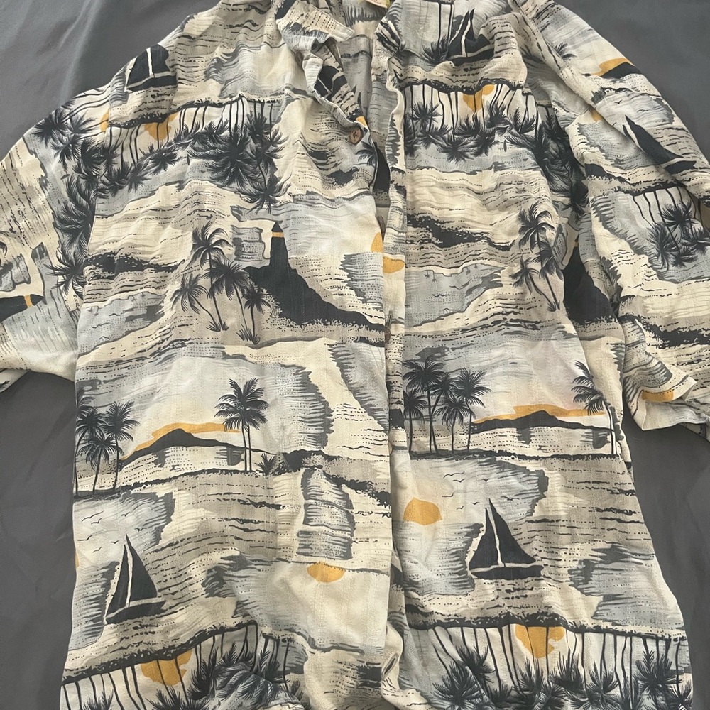 Vintage Tommy Bahama Black and Yellow Scenic Print Shirt
